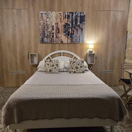 ואלטה Servants' Quarters Studio Apartment מראה חיצוני תמונה